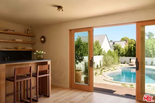 Los Angeles, CA 90004,408 N Beachwood DR