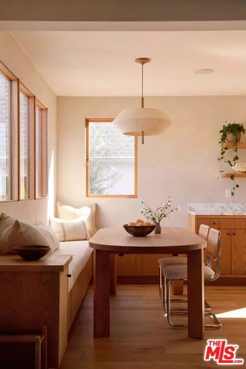 Los Angeles, CA 90004,408 N Beachwood DR