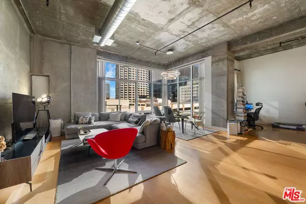 Los Angeles, CA 90015,645 W 9th ST #711