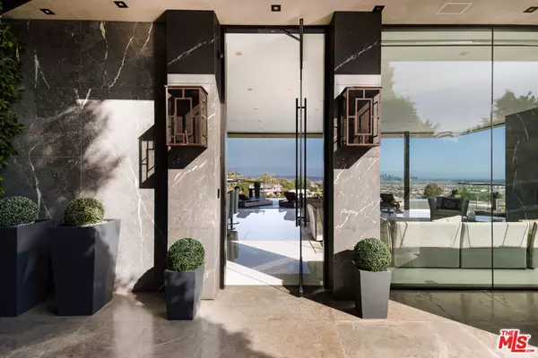 Los Angeles, CA 90069,9199 Thrasher AVE