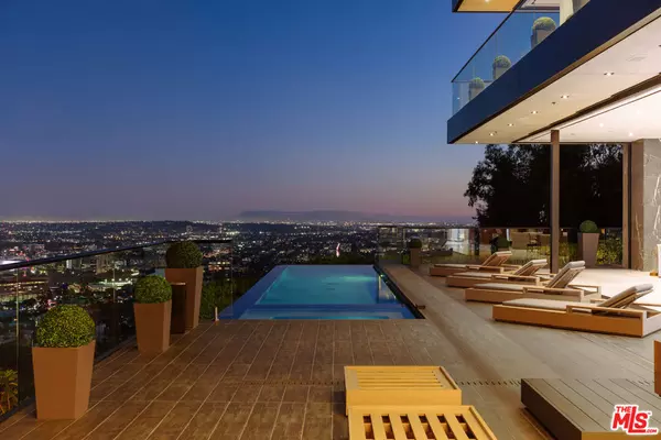 Los Angeles, CA 90069,9199 Thrasher AVE