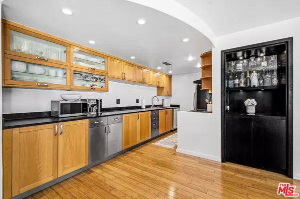 West Hollywood, CA 90069,970 Palm AVE #101