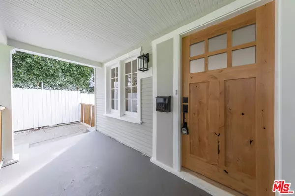 Los Angeles, CA 90039,3766 VALLEYBRINK RD