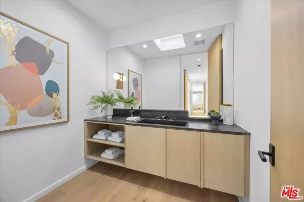 Beverly Hills, CA 90210,1836 Loma Vista DR