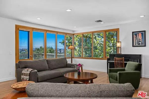 Sherman Oaks, CA 91423,13201 Cheltenham DR