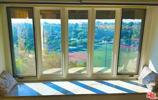 1307 Shadow LN #I, Fullerton, CA 92831