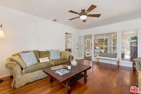 Van Nuys, CA 91406,7236 Encino AVE