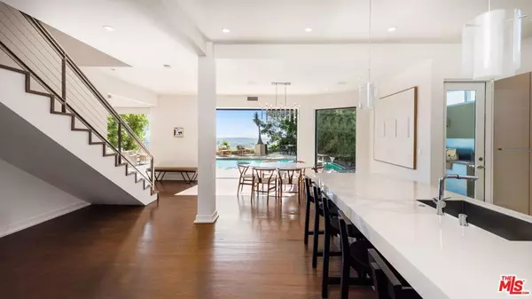 Los Angeles, CA 90069,8540 Hedges WAY