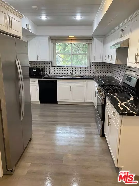 1712 BENEDICT CANYON DR, Beverly Hills, CA 90210