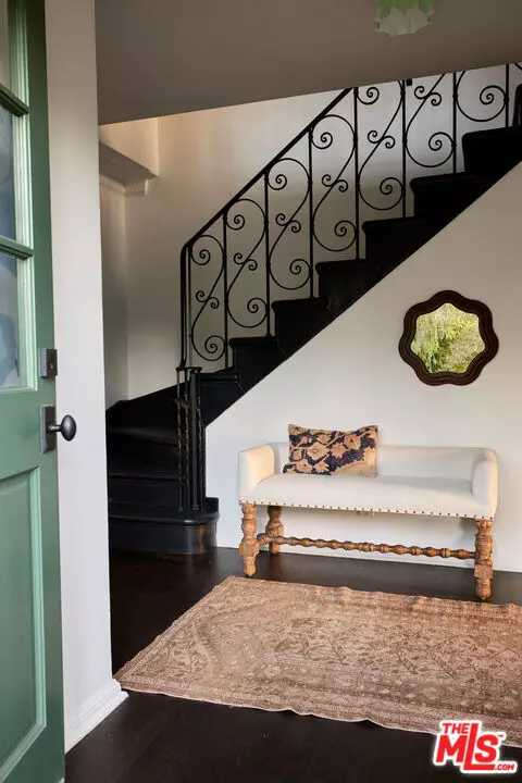 Los Angeles, CA 90068,5712 Spring Oak DR