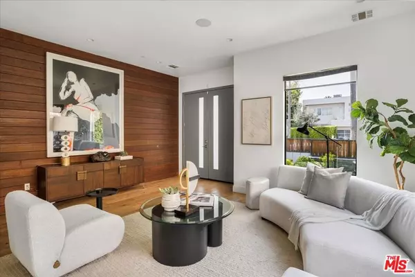 Los Angeles, CA 90036,616 N FULLER AVE