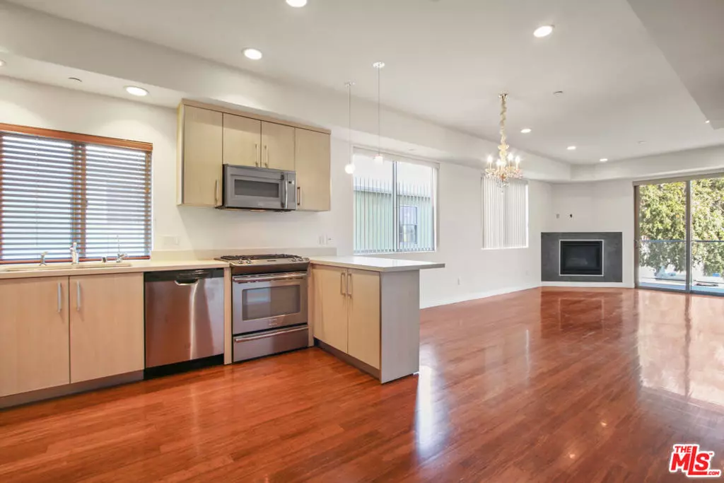 Los Angeles, CA 90035,819 S Holt AVE #201