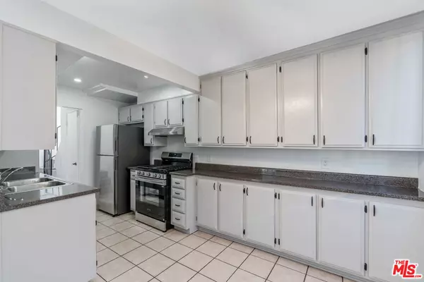 Panorama City, CA 91402,9210 Van Nuys BLVD #11