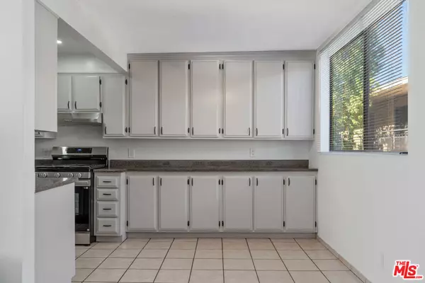 Panorama City, CA 91402,9210 Van Nuys BLVD #11