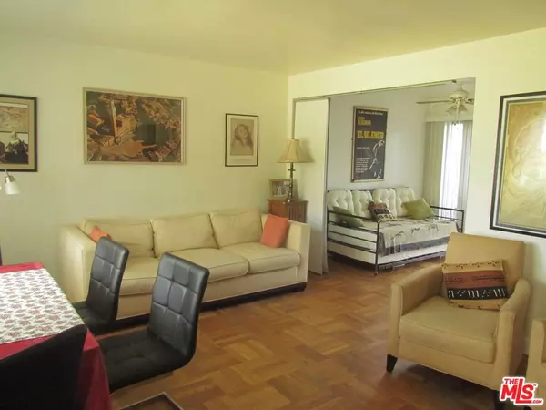 Los Angeles, CA 90016,5328 Village