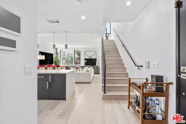 Los Angeles, CA 90038,1243 N Gower ST