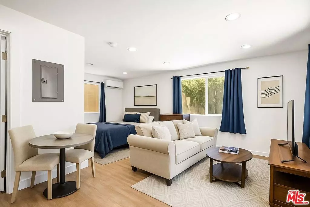 Los Angeles, CA 90038,5342 5340 Lemon Grove AVE