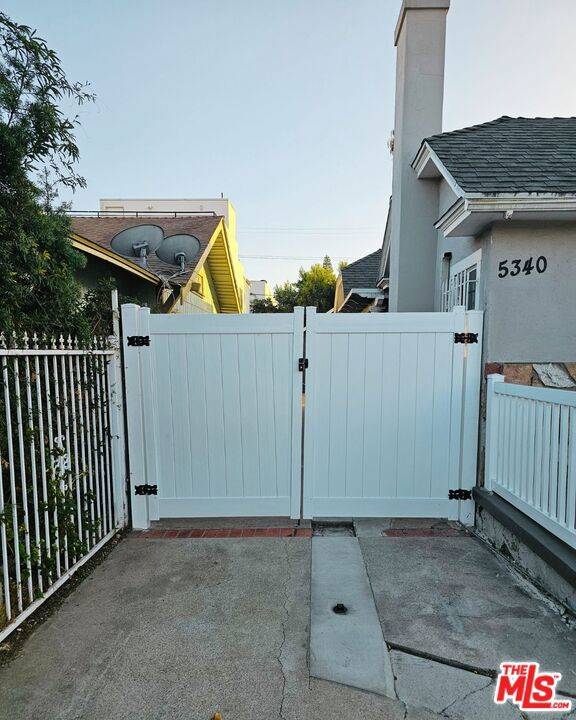 Los Angeles, CA 90038,5342 5340 Lemon Grove AVE