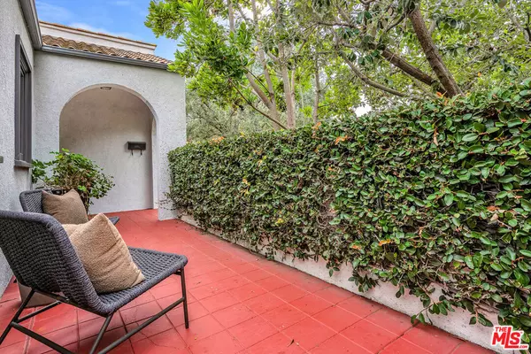 Los Angeles, CA 90004,564 N Irving BLVD