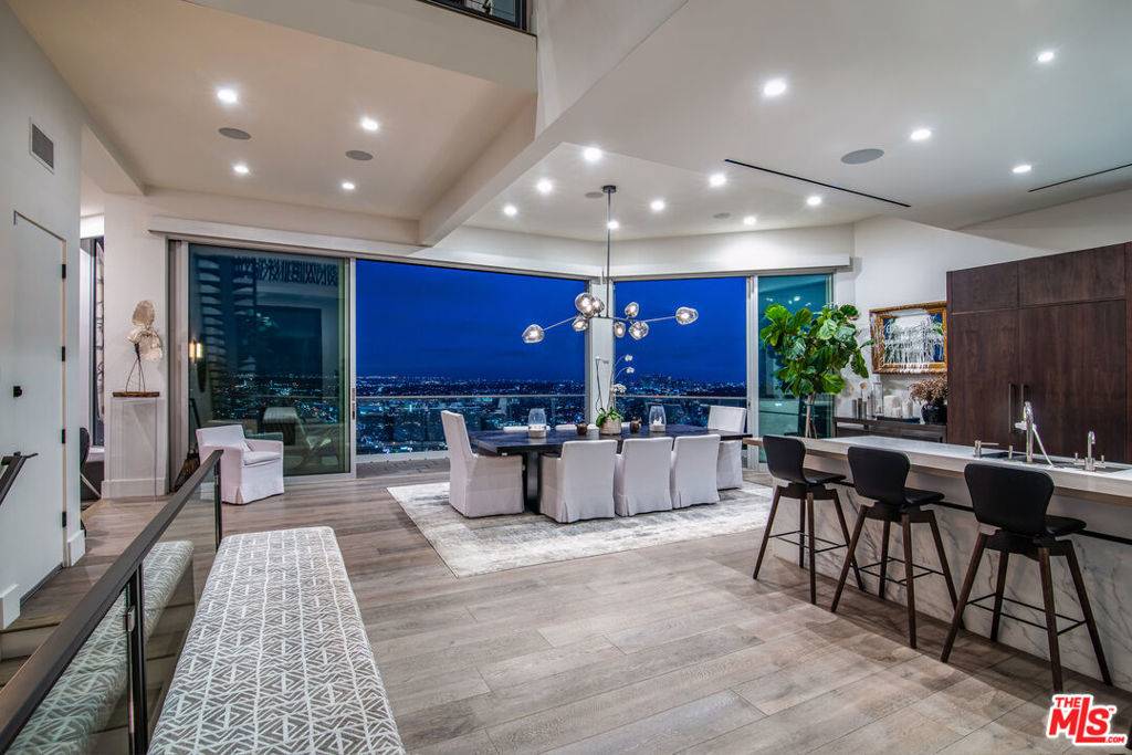 Los Angeles, CA 90069,8572 Hillside AVE