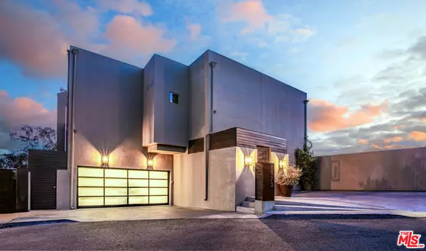 Los Angeles, CA 90069,8572 Hillside AVE