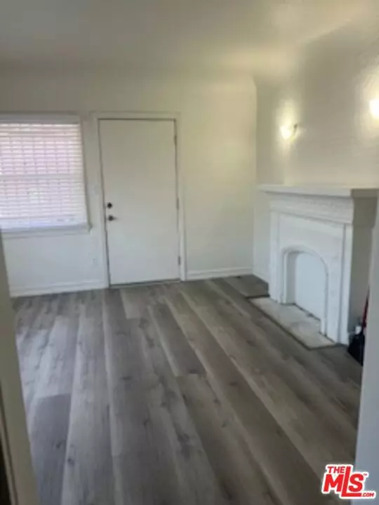 Los Angeles, CA 90047,5865 Denker AVE