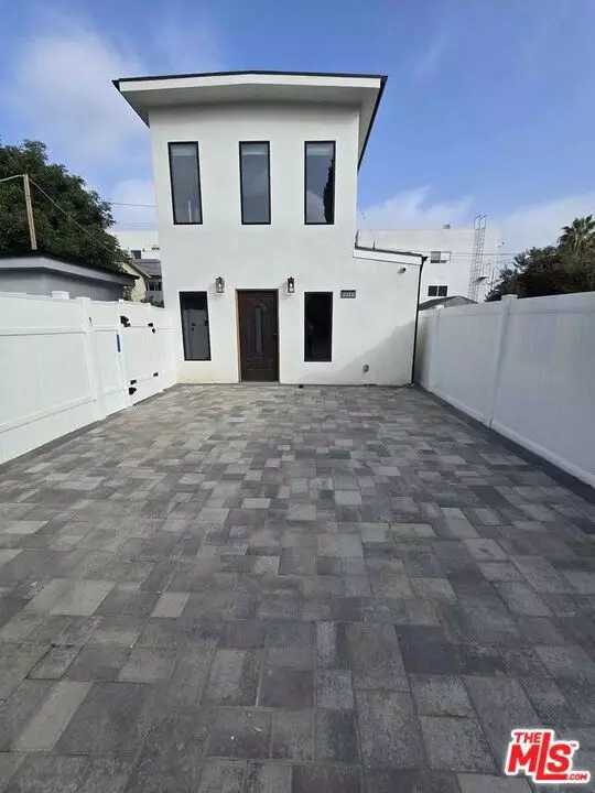 14121 Califa St, Sherman Oaks, CA 91401