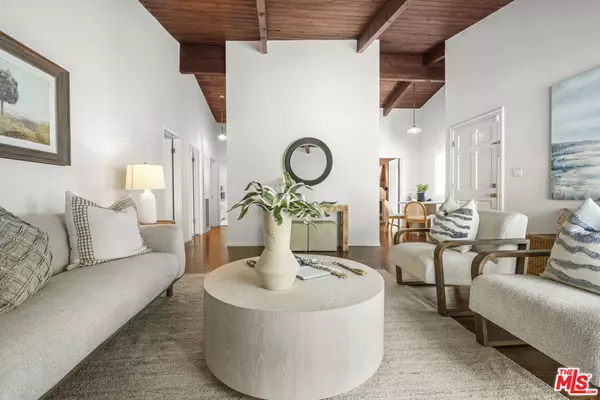 Los Angeles, CA 90077,1113 N Beverly Glen BLVD