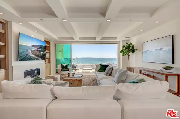 Pacific Palisades, CA 90272,17325 Castellammare DR #302