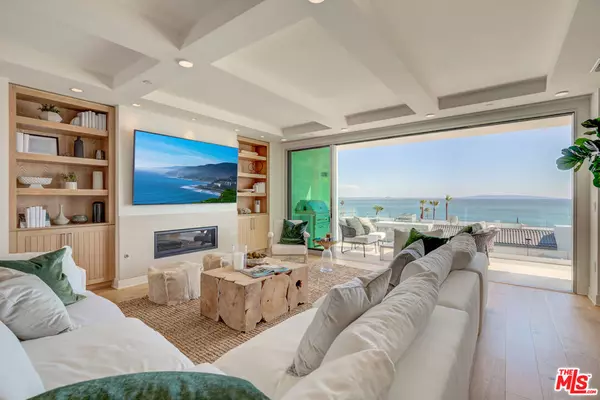 Pacific Palisades, CA 90272,17325 Castellammare DR #302