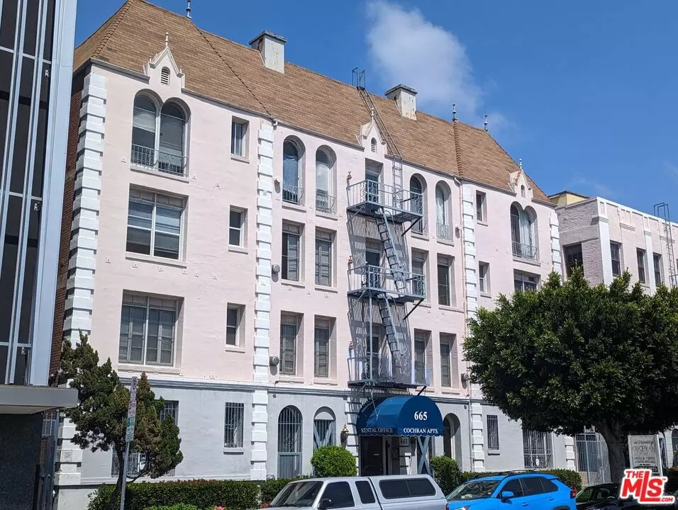 Los Angeles, CA 90036,665 S COCHRAN AVE