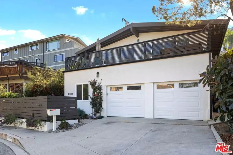 21434 Salamanca AVE, Woodland Hills, CA 91364