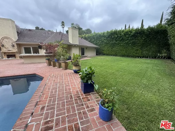 Beverly Hills, CA 90210,1094 GARDEN LN