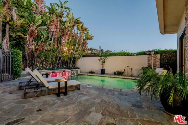 Beverly Hills, CA 90210,1667 Waynecrest DR