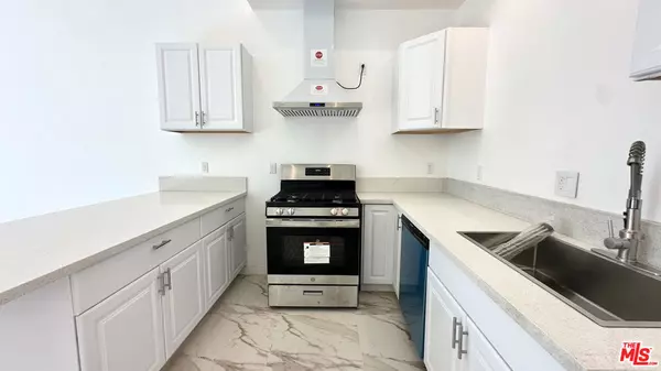 Lake Balboa, CA 91406,16023 Wyandotte ST