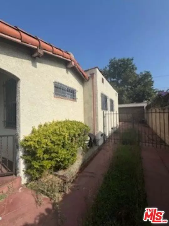 Los Angeles, CA 90016,1944 S Spaulding AVE