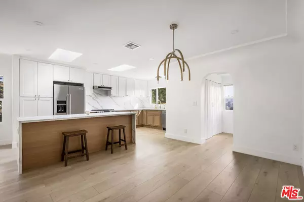 Los Angeles, CA 90026,1402 Allesandro ST