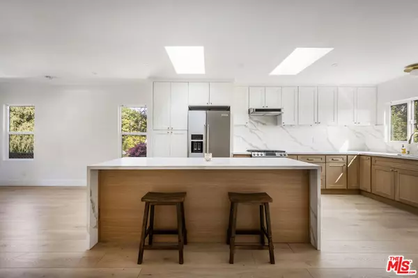 Los Angeles, CA 90026,1402 Allesandro ST