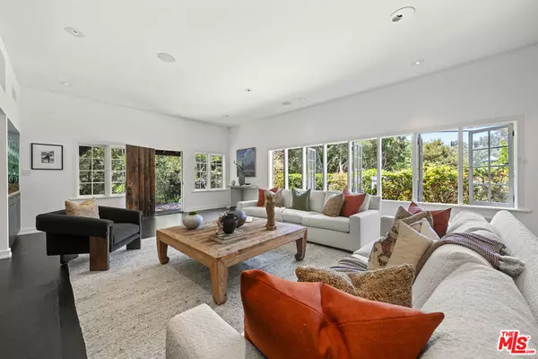 Santa Monica, CA 90402,3 Latimer RD