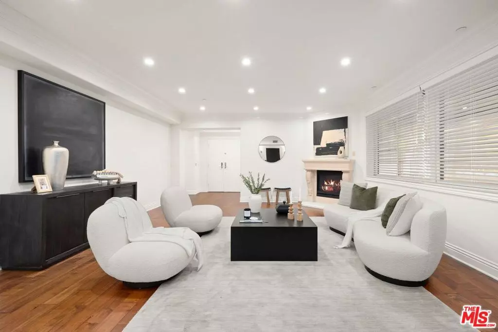 Los Angeles, CA 90049,11749 Goshen AVE #102