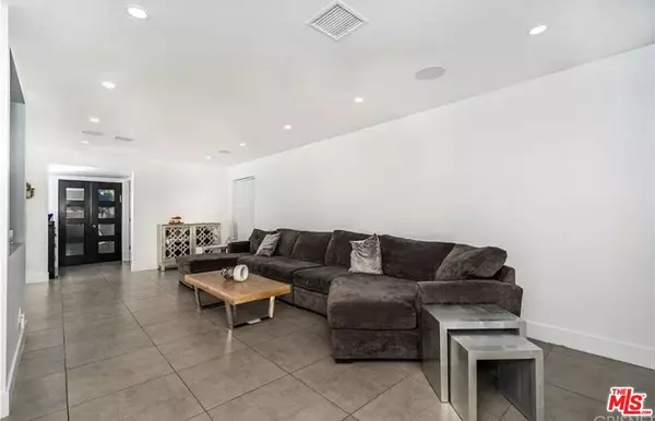 North Hollywood, CA 91606,6140 Rhodes AVE