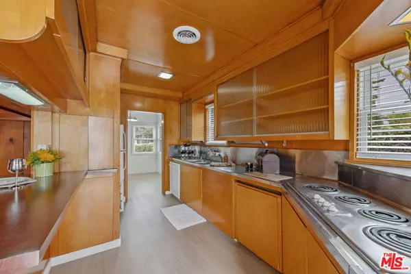 Los Angeles, CA 90049,210 S Bundy DR