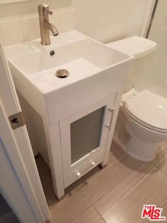 Santa Monica, CA 90403,827 2ND ST #106