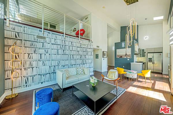 Los Angeles, CA 90036,600 S Ridgeley DR #PH1