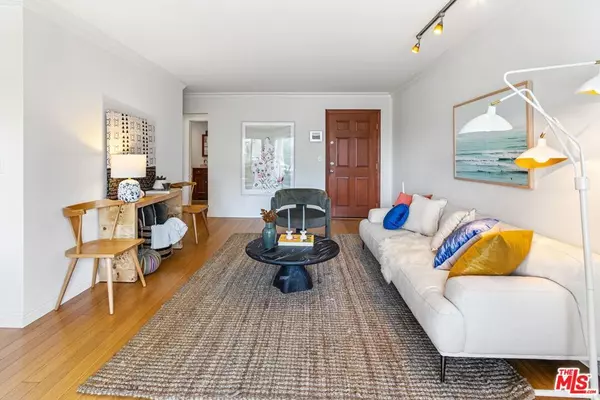 Los Angeles, CA 90049,1154 S Barrington AVE #201