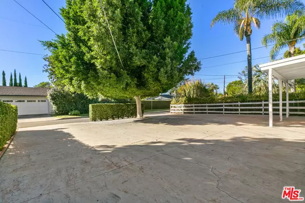 Van Nuys, CA 91405,13947 Archwood ST