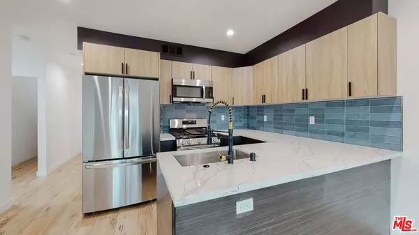 Los Angeles, CA 91406,6807 Gloria AVE