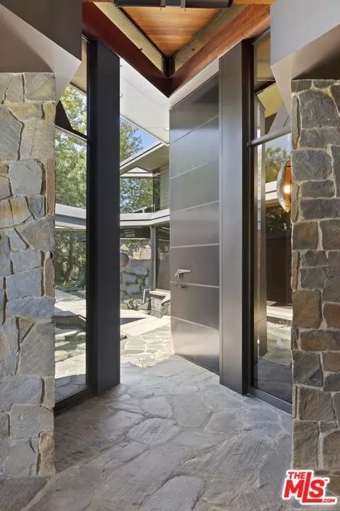 Los Angeles, CA 90077,15216 Antelo PL