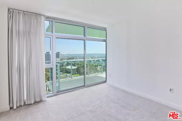 Marina Del Rey, CA 90292,13700 Marina Pointe DR #931