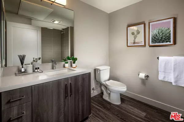 Los Angeles, CA 90005,687 S Hobart BLVD #733